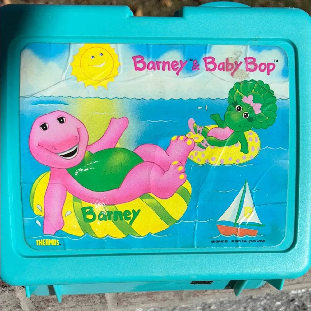 Barney & Baby Bop Lunch Box with Thermos & Action Figure Playset All included 🚒 - Picture 7 of 8